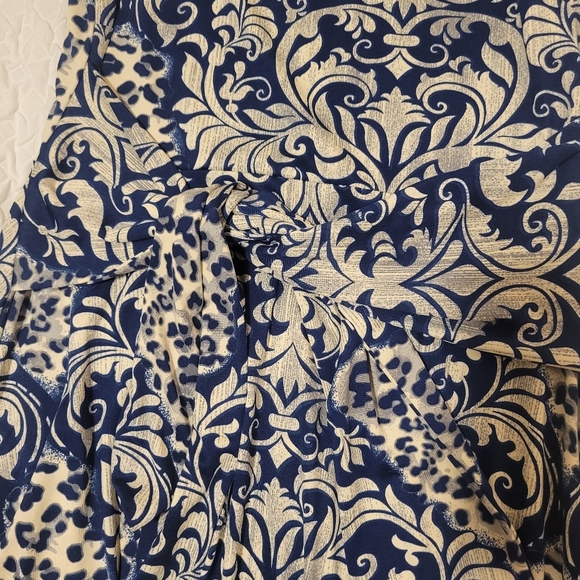 Suzy Shier Dress - Picture 3 of 3